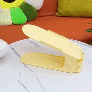 Adjustable shoe rack